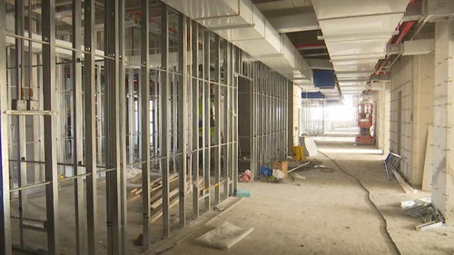 实干奋进正当时 县一院迁建工程进入装饰装修 预计今年年底交付