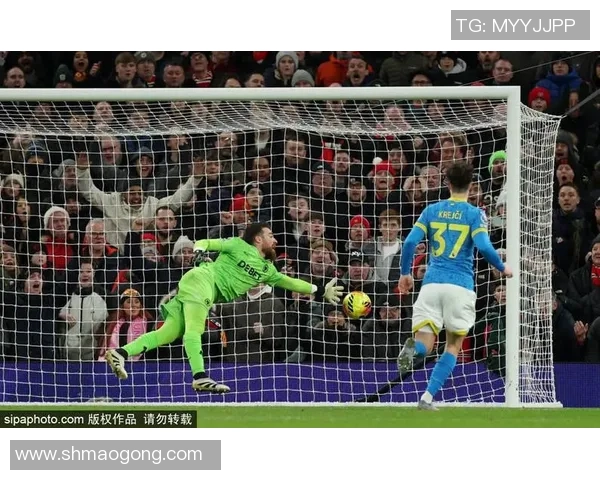 埃斯基与法尔肯的精彩对决揭示了两队的实力与战术博弈