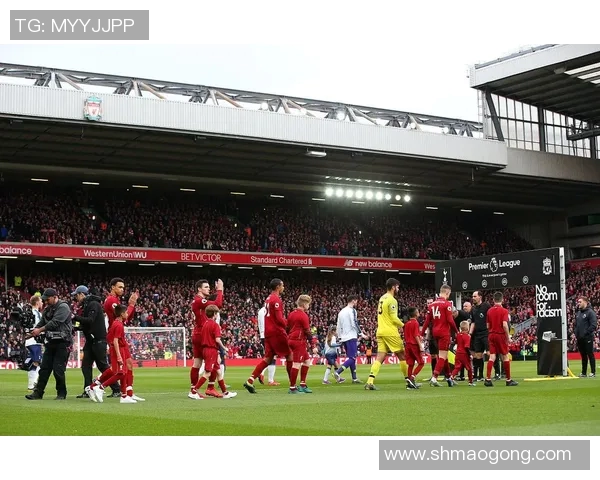 英超激战诺维奇主场迎战强敌利物浦争夺宝贵积分