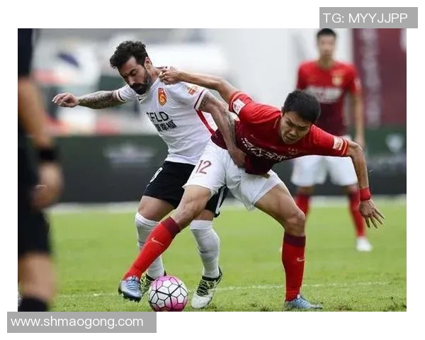 卡塞米罗的职业生涯回顾与未来展望：从巴西国脚到欧洲顶级中场的蜕变之路